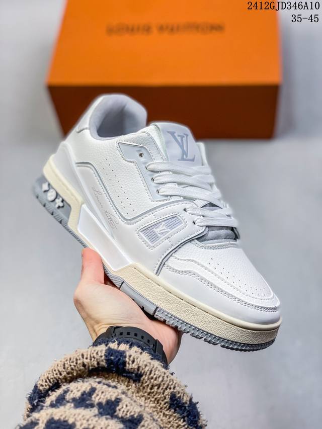 法国巴黎百年奢侈品牌lv路易威登louis Vuitton Trainer Sneaker Low 运动系列低帮复古百搭休闲运动文化篮球板鞋 尺码：如图所示 1