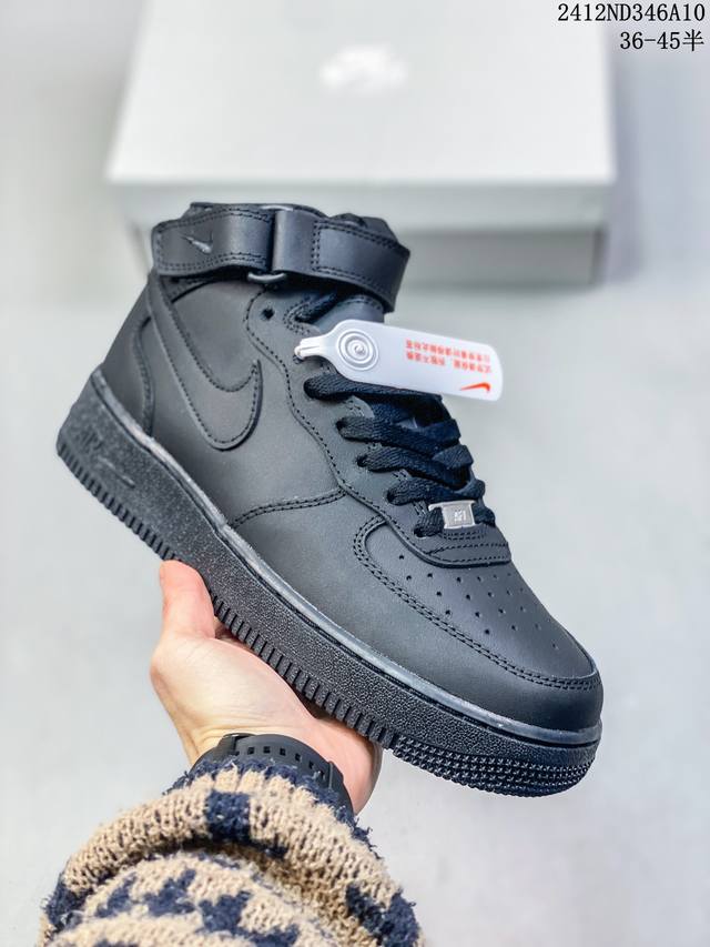 真标耐克 Nike Air Force 1 Low 空军一号 魔术贴 中帮百搭休闲运动板鞋。柔软、弹性十足的缓震性能和出色的中底设计，横跨复古与现代的外型结合，