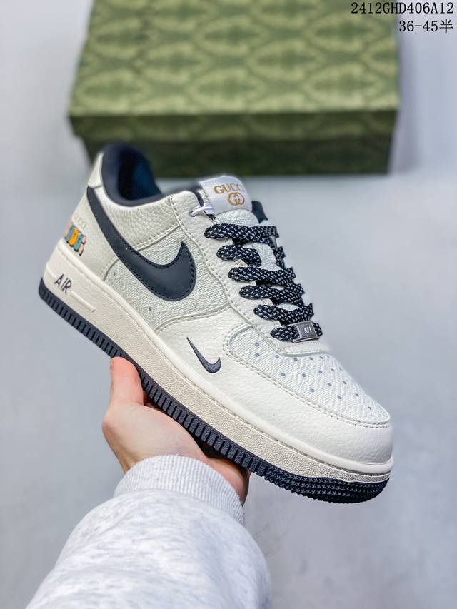 公司级耐克nike Air Force 1 Mid 07 空军一号低帮百搭休闲运动板鞋。柔软、弹性十足的缓震性能和出色的中底设计，横跨复古与现代的外型结合，造就