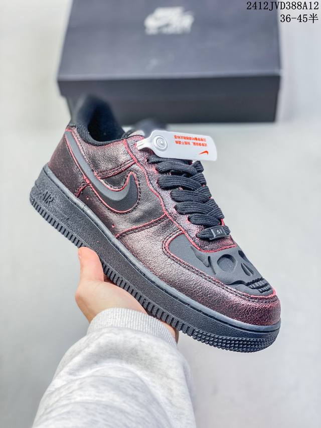 公司级耐克nike Air Force 1 Mid 07 空军一号低帮百搭休闲运动板鞋。柔软、弹性十足的缓震性能和出色的中底设计，横跨复古与现代的外型结合，造就