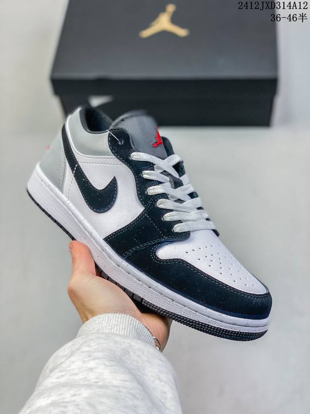 公司级nike Air Jordan 1 Low Aj1乔1低帮休闲板鞋 同步官方配色 头层皮打造 正确满胶鞋垫 四线拉帮 原厂织唛标 鞋舌高弹海绵填充 官方货