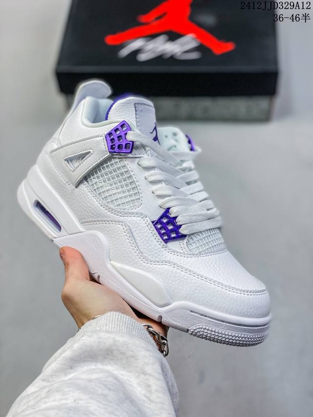 Air Jordan 4 Retro Aj4 乔丹4代 Aj4 乔4 乔丹篮球鞋系列 承袭了 Black Cat 的劲酷风范，眼前的这双 Air Jordan