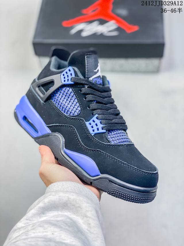 Air Jordan 4 Retro Aj4 乔丹4代 Aj4 乔4 乔丹篮球鞋系列 承袭了 Black Cat 的劲酷风范，眼前的这双 Air Jordan