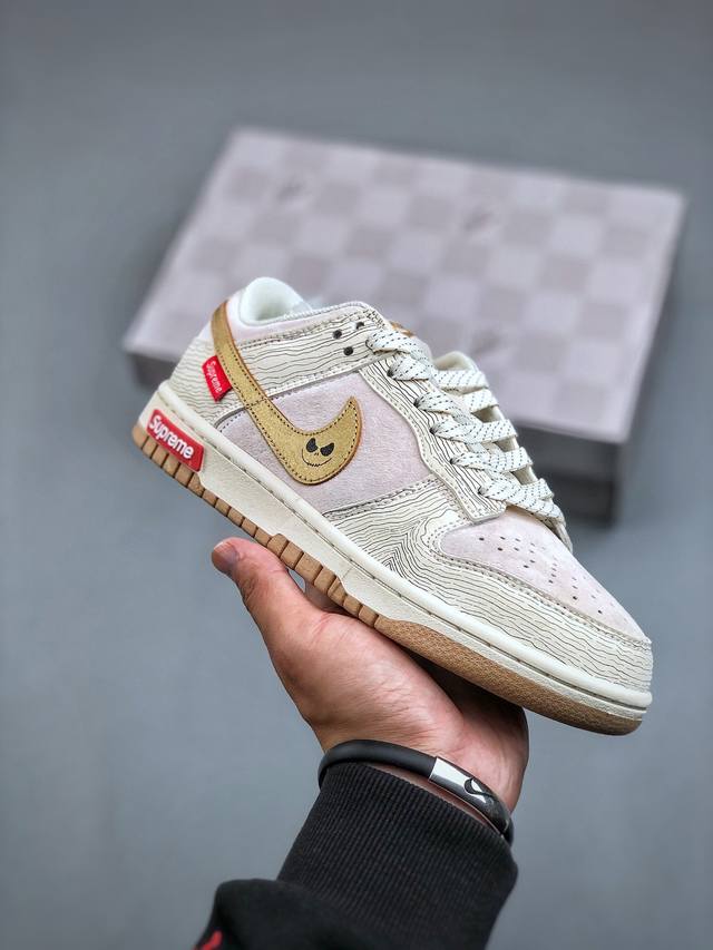 Supreme X Nike Dunk Low 联名-金鬼脸 Sb低帮休闲板鞋 Xd6188-035 #美国街头滑板鞋潮牌，红底白色的独特logo使suprem