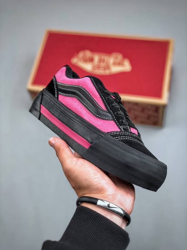 Vans Classics Knu Skool 厚鞋舌面包鞋 Vans联名超火的土豆鞋，复古经典，鞋头放大、包边上移加厚、鞋舌加厚。Vans Classics