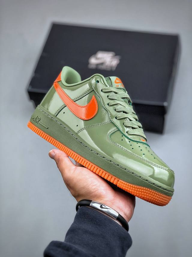 Nike Air Force 1 Low 绿橙色原楦头原纸板 打造纯正空军版型专注外贸渠道 全掌内置蜂窝气垫 原盒配件 原厂中底钢印、拉帮完美 官方货号：Hj9