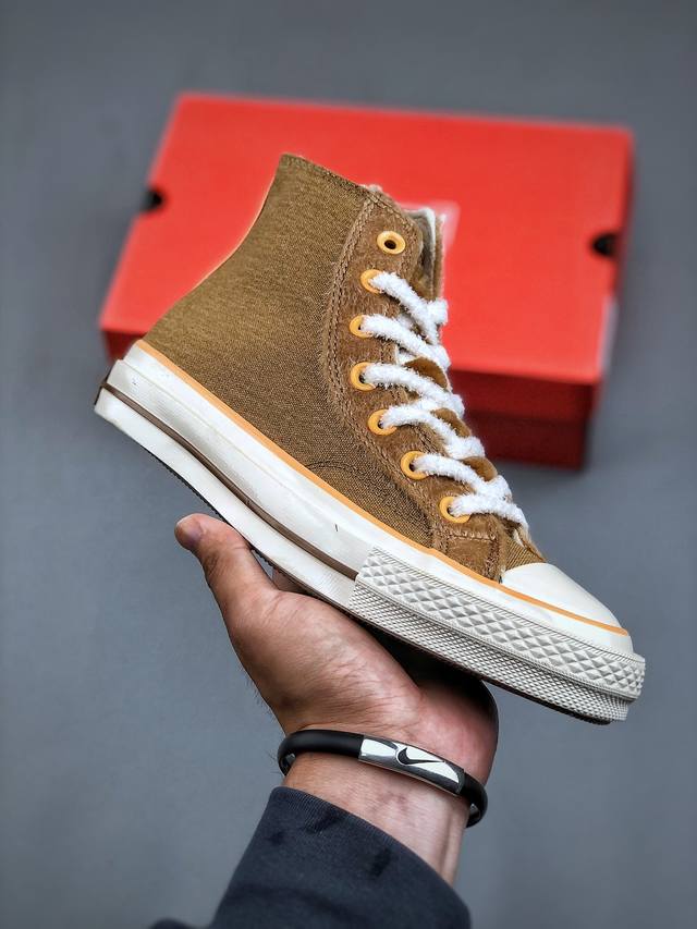 Converse秋冬季加绒新款来了！匡威“动物园”开张了！经典的chuck 70 和 All Star鞋型，内里加绒，再搭配萌宠造型: 乖巧兔子＆萌萌羊驼&俏皮