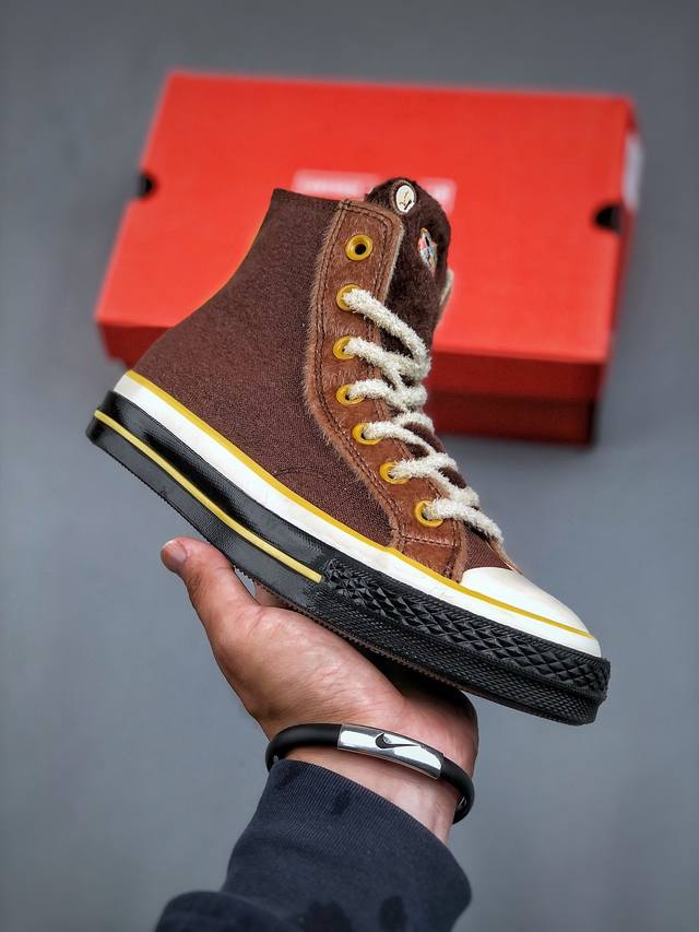 Converse秋冬季加绒新款来了！匡威“动物园”开张了！经典的chuck 70 和 All Star鞋型，内里加绒，再搭配萌宠造型: 乖巧兔子＆萌萌羊驼&俏皮