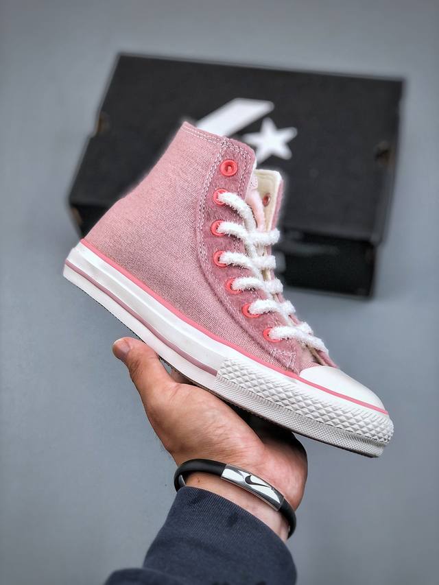 Converse秋冬季加绒新款来了！匡威“动物园”开张了！经典的chuck 70 和 All Star鞋型，内里加绒，再搭配萌宠造型: 乖巧兔子＆萌萌羊驼&俏皮