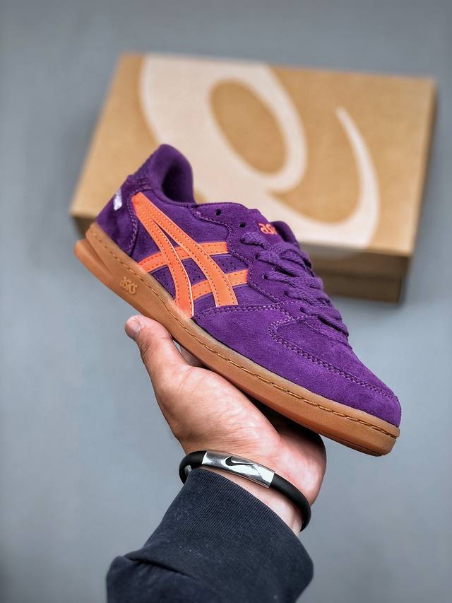 Hay X Asics Skyhand Og 复古单品 Asics 亚瑟士 是日本实业家鬼家喜八郎创立的跑鞋运动品牌，名字想法源自著名的拉丁谚语“Animasa