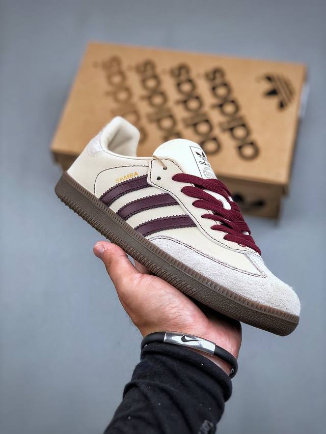 Adidas Originals Samba Og 米白红此款以简约大方的造型设计，给人以随性休闲的时尚格调，穿着舒适轻便，运动灵活自如，蓝满足日常个性穿搭。货