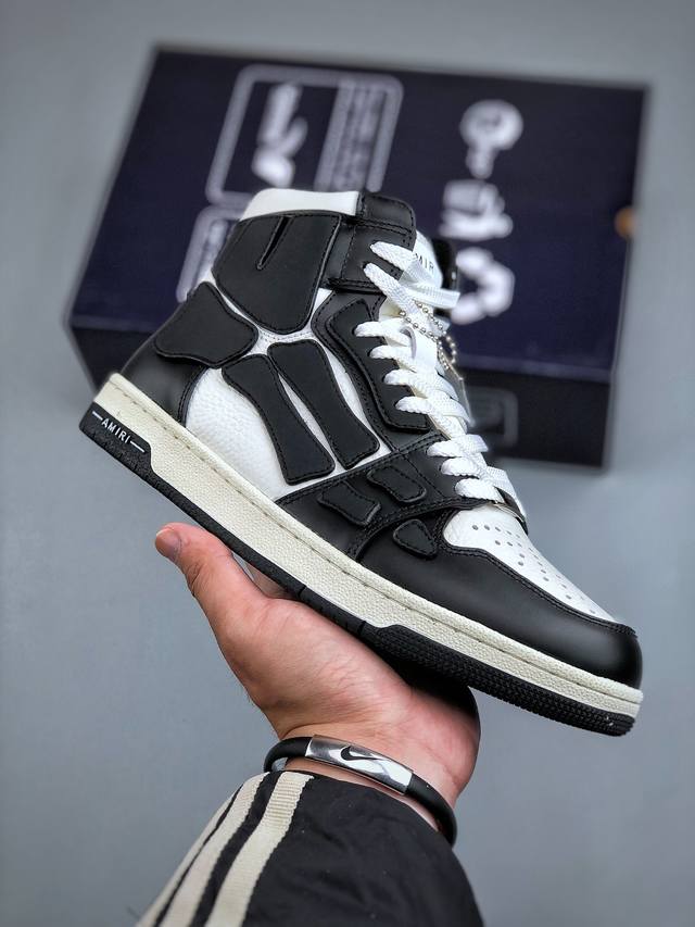 Amiri 埃米尔 Skeleton High Sneakers 骨骼系列 高帮运动休闲板鞋 正确骨头形状 鞋舌外翻细节 头层牛皮双层加厚鞋面 鞋帮侧面骨头采用