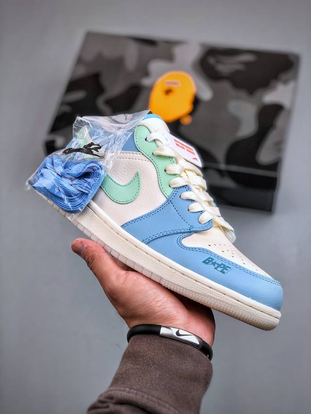 Nike Air Jordan Aj1 Low X Bape 猿人头联名 白蓝 定制配色 原厂内置气垫魔块 A模大底 头层小牛皮 鞋舌aj原厂专用牛津布+Aj专