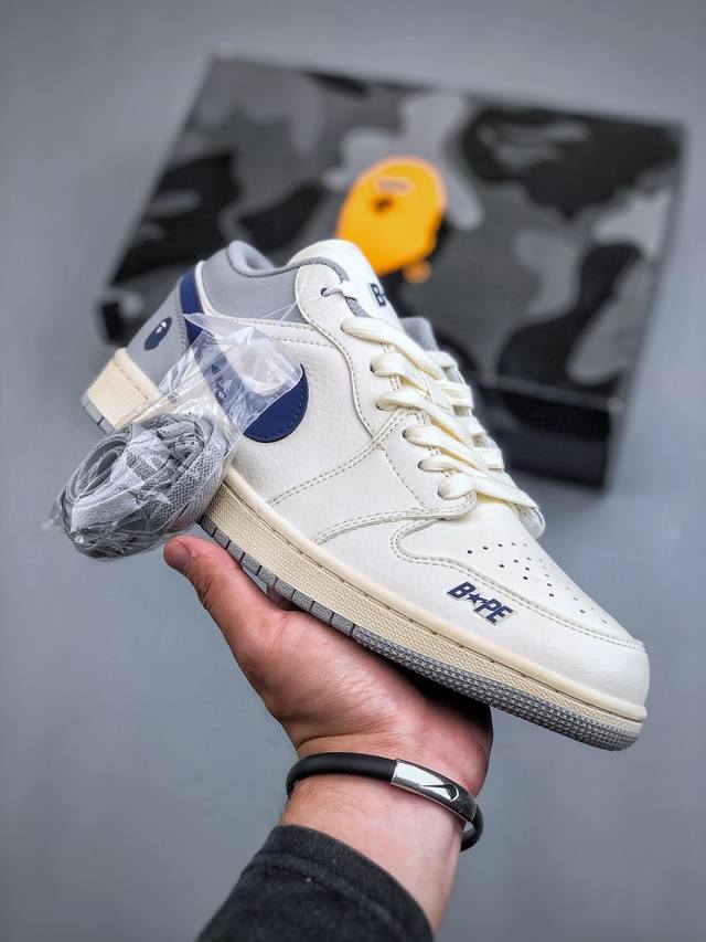 Air Jordan 1 Retro Low X Bape 白灰蓝官方同步新色 原装级产物拒绝公底 立体鞋型 细节完美 高清洁度 购置公司同步原材料 原汁原味