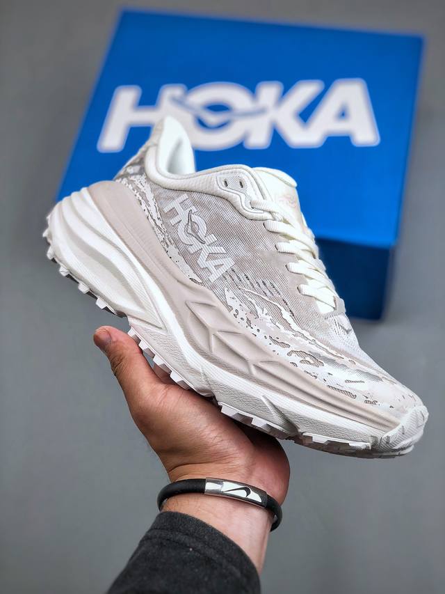 美国新兴跑鞋品牌hoka One One Clifton 7 Low 克利夫顿系列低帮厚底网织轻量休闲运动慢跑鞋 货号：1141530 Wwh 尺码：36-45