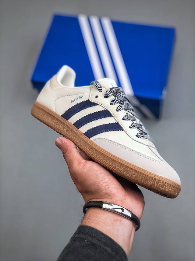 Adidas Originals Samba Og 米蓝 此款以简约大方的造型设计，给人以随性休闲的时尚格调，穿着舒适轻便，运动灵活自如，蓝满足日常个性穿搭。货