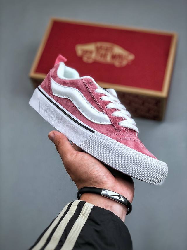 万斯 Vans Knu-Skool Vr3 Lx 面包鞋 坎普尔 茱利安系列低帮复古硫化休闲运动板鞋“肥胖版大logo” 要说整个2024年最为热门的鞋型之一，