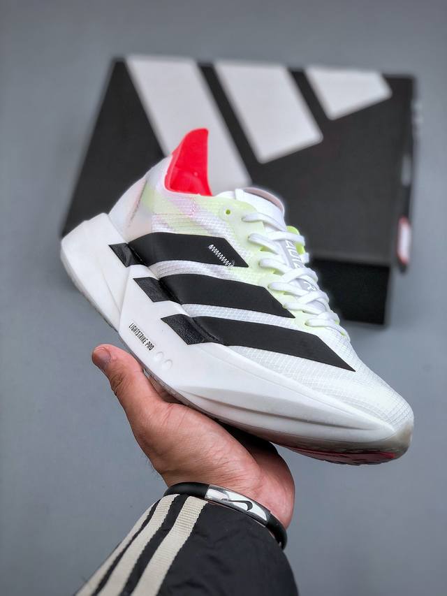 Adidas Adizero Adios 4 M轻盈跑鞋耐磨减震专业跑步鞋 冲向目标，一路向前，不断挑战和突破自我无论是平时训练还是马拉松，让这款adidas跑