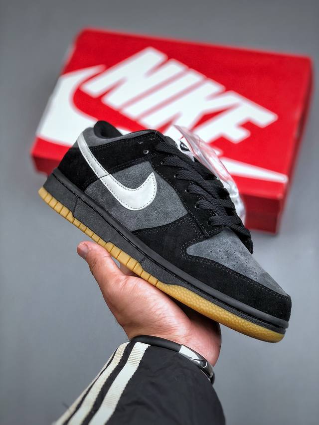 Nike Sb Dunk Low 黑灰生胶 独家版型蒸餾加工帶來的是更好的视觉和脚感体验 清洁度 电绣工艺 皮料切割干净无任何毛边 细节完美货号：Hq1931