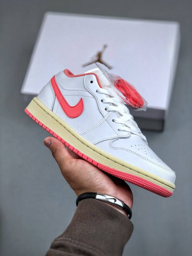 Nike Air Jordan 1 Low Aj1 乔1白粉色 同步官方配色 市场唯一独家头层皮打造 原鞋原档案开发 原厂皮料 原档冲孔鞋头 正确满胶鞋垫 四线