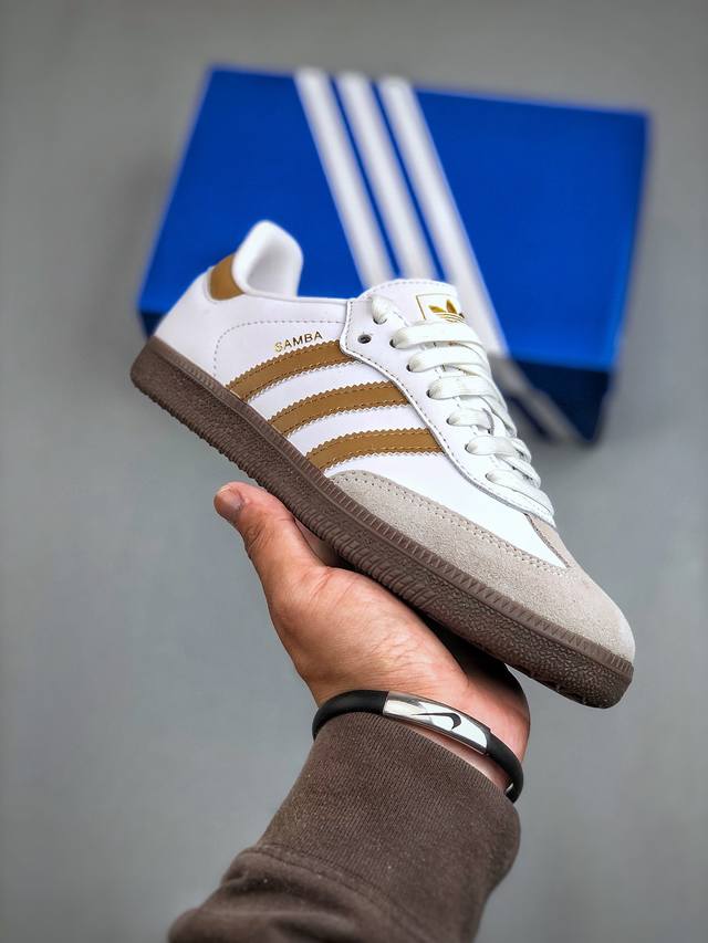 Adidas Originals Samba Og 白黄此款以简约大方的造型设计，给人以随性休闲的时尚格调，穿着舒适轻便，运动灵活自如，蓝满足日常个性穿搭。货号