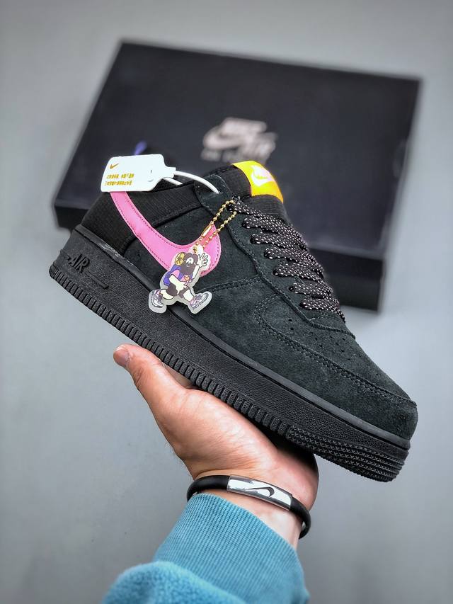 Nike Air Force 1 '07 黑粉联名大勾 联名空军一号低帮运动休闲板鞋 定制皮料 原盒原包装 原楦头原纸板 纯正版型 正品nfc感应芯片 内置全掌