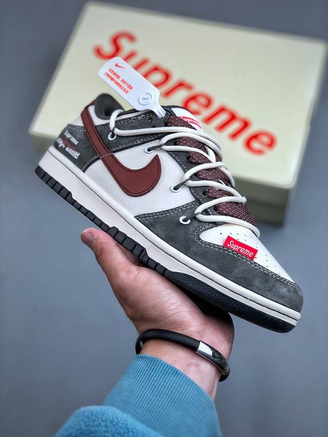 Nike Sb Dunk Low Supreme联名-灰白红抽绳 周年高端定制 低帮休闲板鞋 Xs1186-102 #定制鞋盒 大厂纯原品质出货 超高清洁度 皮