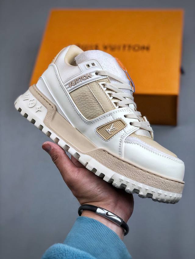 Lv-路易-威登trainer 2024走秀最新款原版1：1开发复刻！！上脚非常舒适 做工精细鞋面由意大利进口小牛皮拼接，侧边饰有品牌logo标志，进口网布垫脚