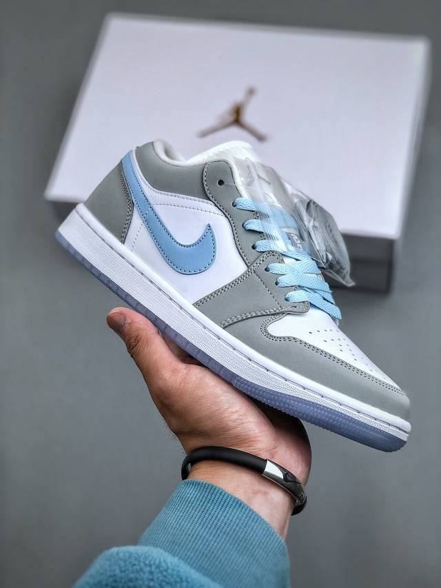 Nike Air Jordan 1 Low Aj1 乔1 白灰蓝 同步官方配色 市场唯一独家头层皮打造 原鞋原档案开发 原厂皮料 原档冲孔鞋头 正确满胶鞋垫 四