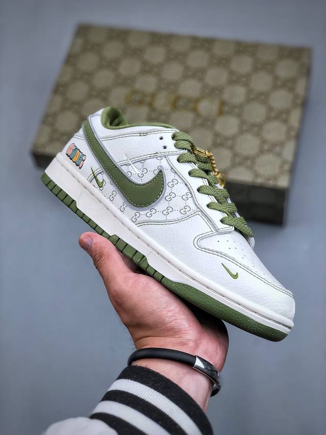 Nike Sb Dunk Low“古驰联名 暗纹米白绿勾”周年高端定制 低帮休闲板鞋 定制鞋盒 大厂纯原品质出货 超高清洁度 皮料切割干净无任何毛边 细节完美