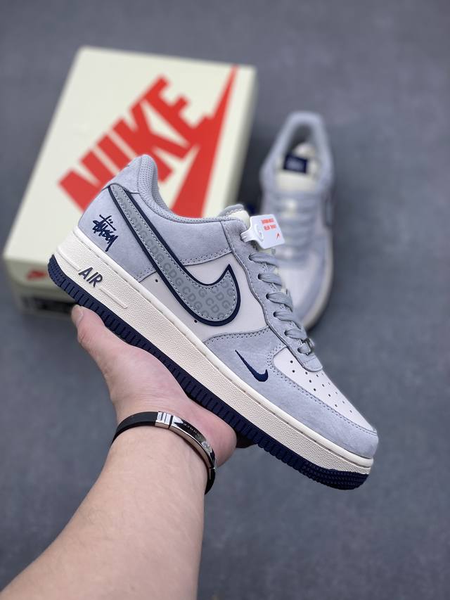 海外限量发售！公司级nike Air Force 1 '07 Low “斯图西联名--灰猪八蓝底”空军一号 低帮 运动鞋 休闲鞋 折边针车 工艺难度大 原楦头原