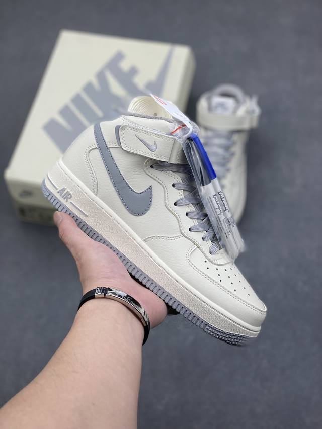 小红书爆款 公司级 Nike Air Force 1 Mid '07 “米银灰”配色中帮空军一号休闲板鞋 定制皮料 原楦原纸板 纯正空军版型 高清洁度 内置全掌