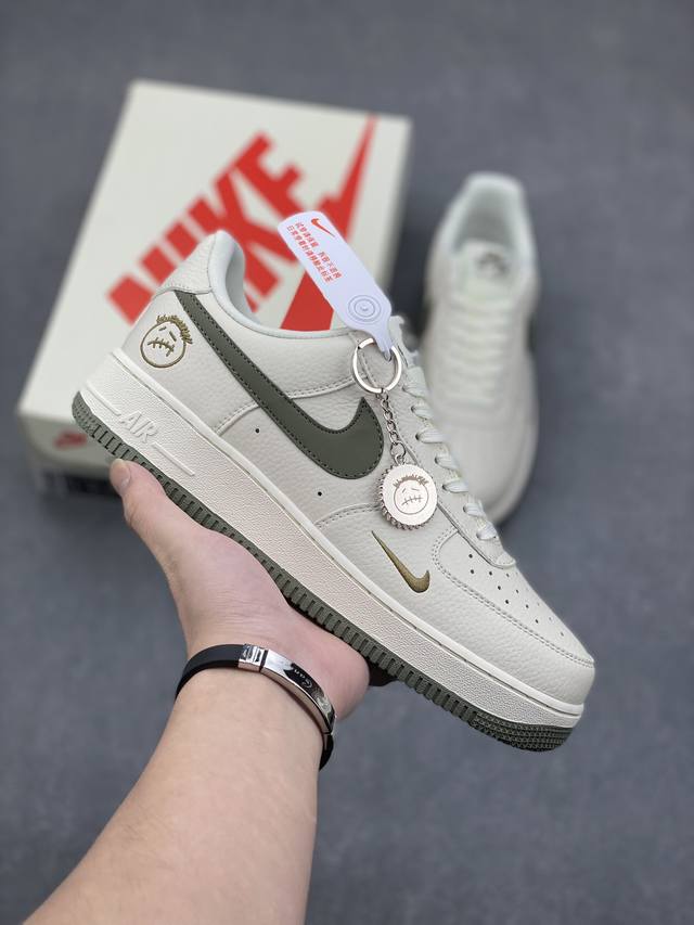 海外限量发售！公司级nike Air Force 1 '07 Low “鬼脸联名--米白绿勾”空军一号 低帮 运动鞋 休闲鞋 折边针车 工艺难度大 原楦头原纸板