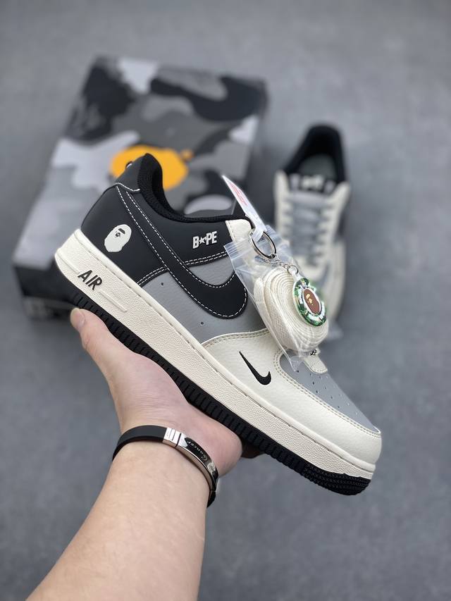 海外限量发售！公司级nike Air Force 1 '07 Low “Bape联名--米灰黑”空军一号 低帮 运动鞋 休闲鞋 折边针车 工艺难度大 原楦头原纸