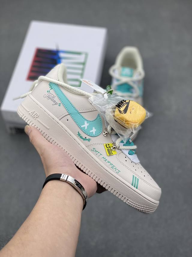 Nike Air Force 1 Low “Keep Smile” “保持微笑”空军一号低帮休闲运动绑带板鞋 在生活的漫漫旅途中，我们会遭遇挫折。若我们能保持微