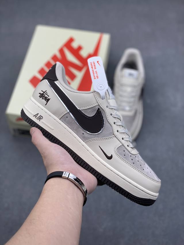 海外限量发售！公司级nike Air Force 1 '07 Low “斯图西联名--米白黑底”空军一号 低帮 运动鞋 休闲鞋 折边针车 工艺难度大 原楦头原纸