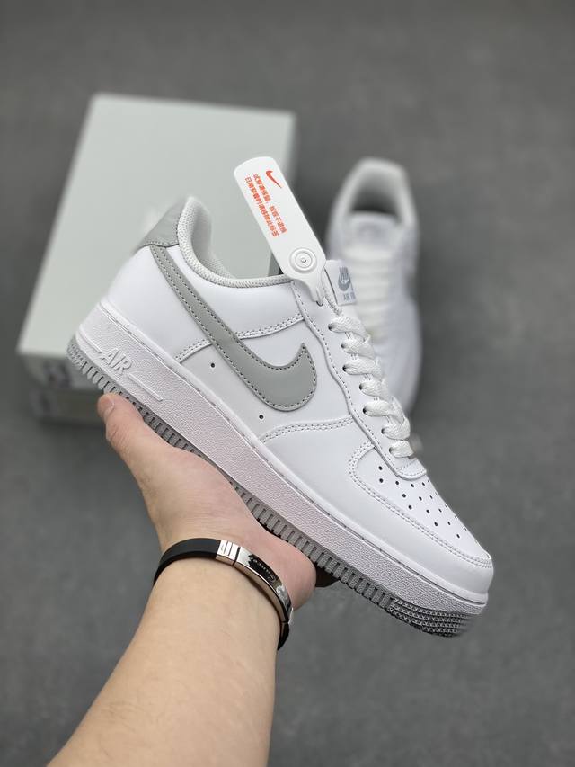 Nike Air Force 1 Low 原楦头原纸板 打造纯正空军版型 专注外贸渠道 全掌内置蜂窝气垫 原盒配件 原厂中底钢印、拉帮完美 官方货号：Fj414