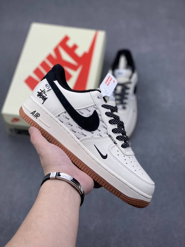 海外限量发售！公司级nike Air Force 1 '07 Low “斯图西联名--米白黑底”空军一号 低帮 运动鞋 休闲鞋 折边针车 工艺难度大 原楦头原纸