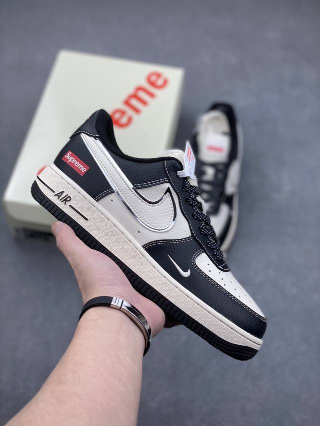 海外限量发售！公司级nike Air Force 1 '07 Low “Supreme联名--米黑银边”空军一号 低帮 运动鞋 休闲鞋 折边针车 工艺难度大 原