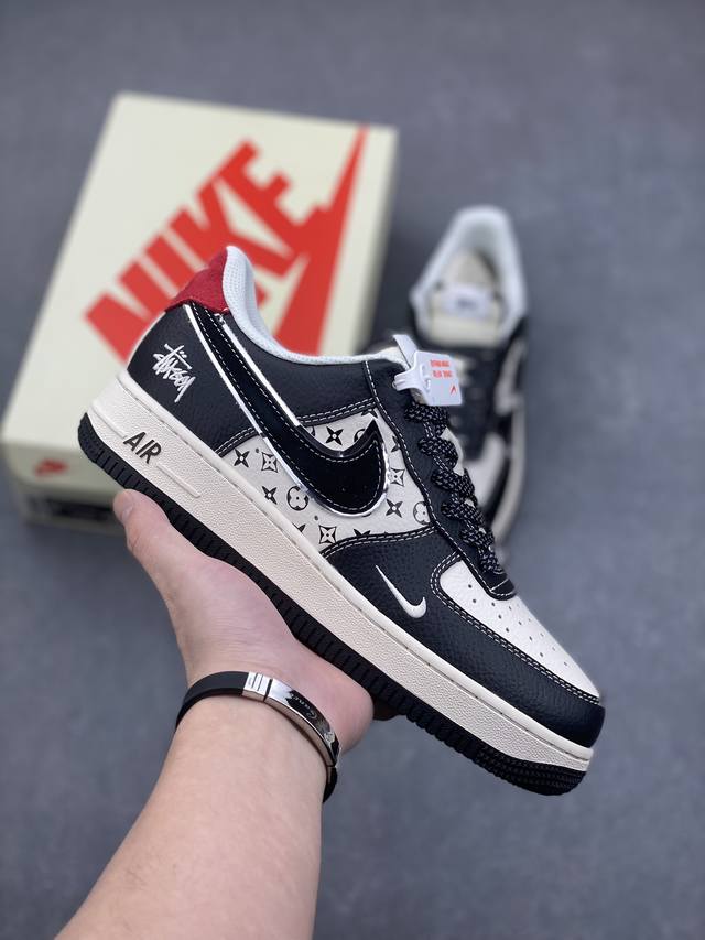 海外限量发售！公司级nike Air Force 1 '07 Low “斯图西联名--米黑花纹红尾”空军一号 低帮 运动鞋 休闲鞋 折边针车 工艺难度大 原楦头