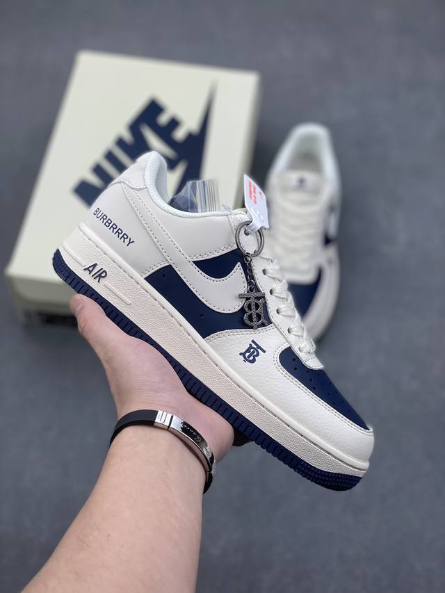 海外限量发售！公司级nike Air Force 1 '07 Low “巴宝莉联名--米白藏蓝拼接”空军一号 低帮 运动鞋 休闲鞋 折边针车 工艺难度大 原楦头