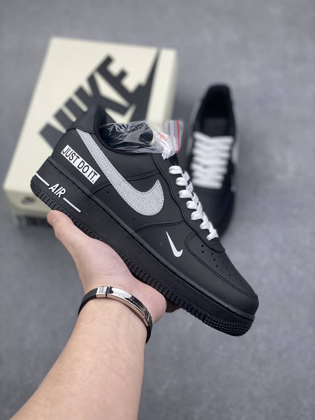 Nike Air Force1 全新配色 #原楦头原纸板 打造纯正空军版型 #专注外贸渠道 全掌内置蜂窝气垫 #原盒配件 原厂中底钢印、拉帮完美 货号：Cw22