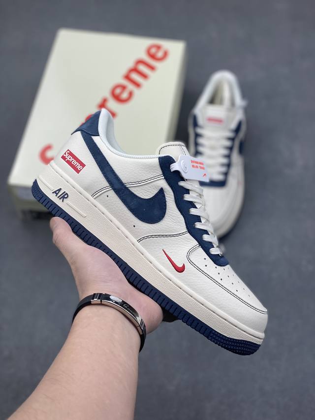 海外限量发售！公司级nike Air Force 1 '07 Low “Supreme联名--米蓝翻毛勾”空军一号 低帮 运动鞋 休闲鞋 折边针车 工艺难度大