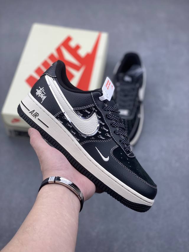 海外限量发售！公司级nike Air Force 1 '07 Low “斯图西联名--全黑英文”空军一号 低帮 运动鞋 休闲鞋 折边针车 工艺难度大 原楦头原纸