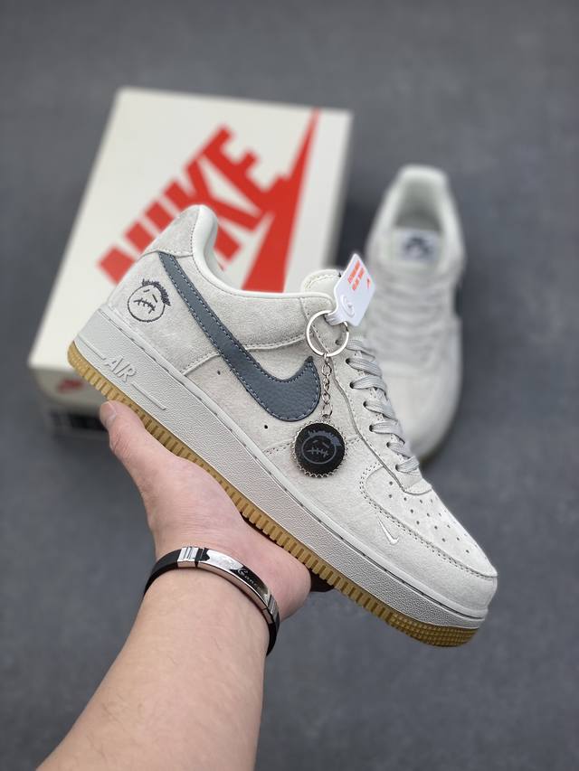 海外限量发售！公司级nike Air Force 1 '07 Low “鬼脸联名--浅灰猪八”空军一号 低帮 运动鞋 休闲鞋 折边针车 工艺难度大 原楦头原纸板