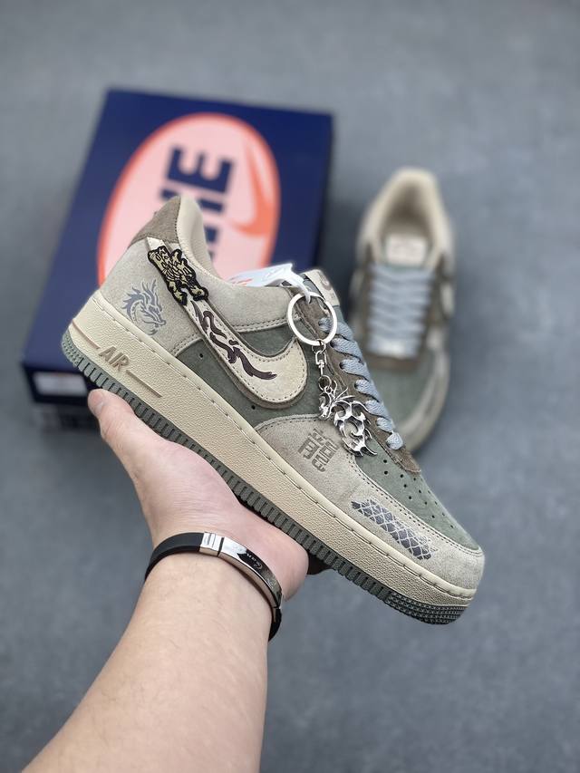 国风定制nike Air Force 1 Low 青龙偃月刀 ”“Green Dragon Crescent Blade” 在古老华夏的兵器谱中，青龙偃月刀犹如