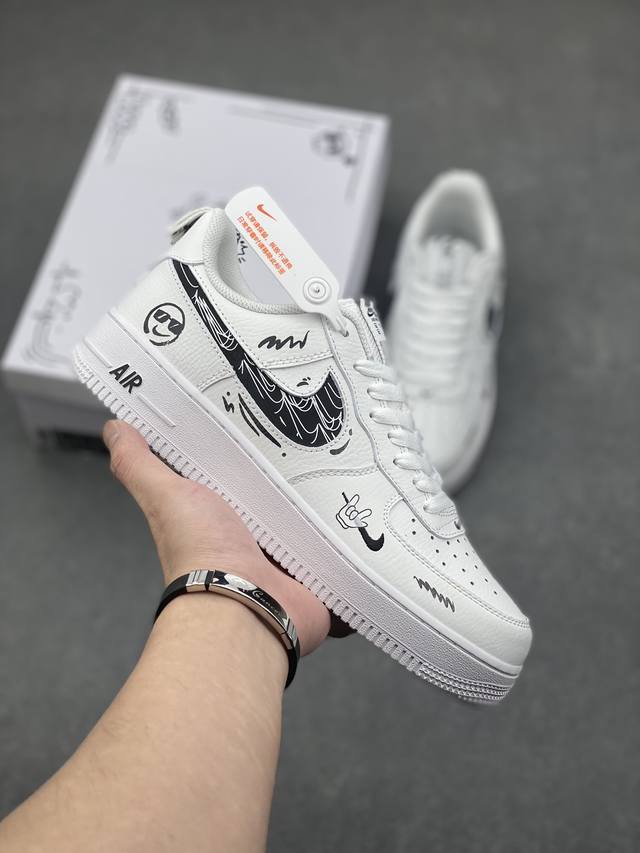 Nike Air Force 1 Low “Nike Smiley Face” “耐克笑脸”空军一号低帮休闲运动板鞋 耐克笑脸由一个简单的勾号和两点组成，像是一