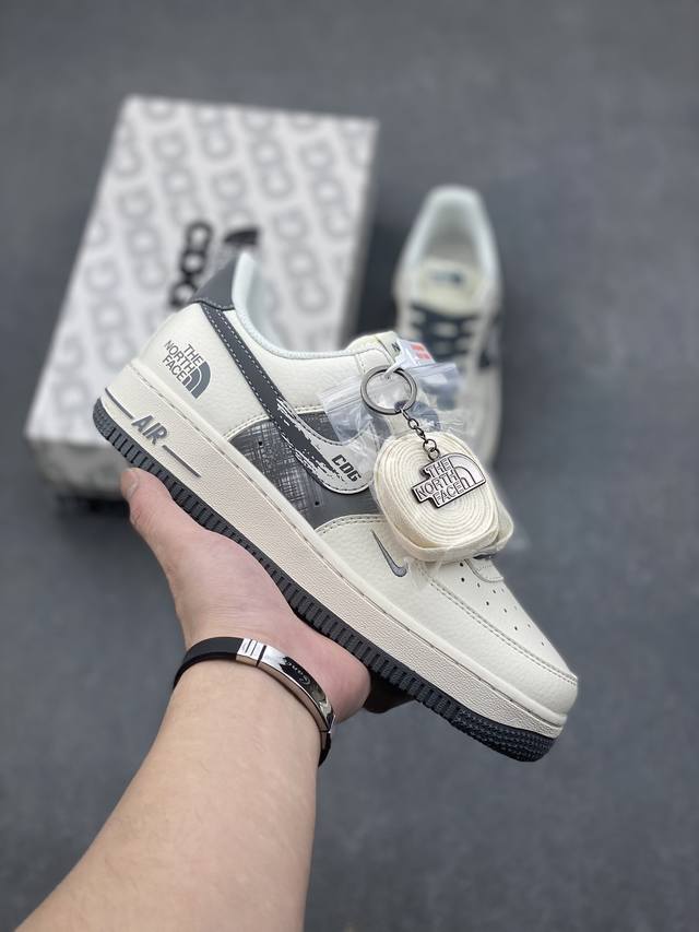 海外限量发售！公司级nike Air Force 1 '07 Low “北面联名--Cdg米灰”空军一号 低帮 运动鞋 休闲鞋 折边针车 工艺难度大 原楦头原纸