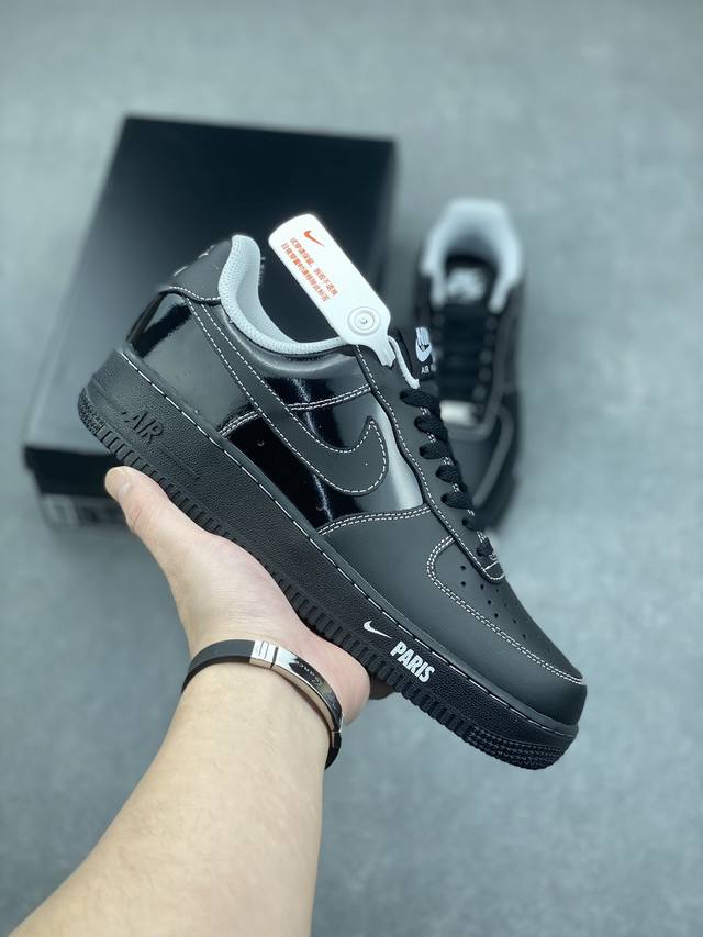 Nike Air Force 1 '07 Low 空军一号含气垫 低帮百搭厚底增高休闲运动板鞋。柔软、弹性十足的缓震性能和出色的中底设计，横跨复古与现代的外型结