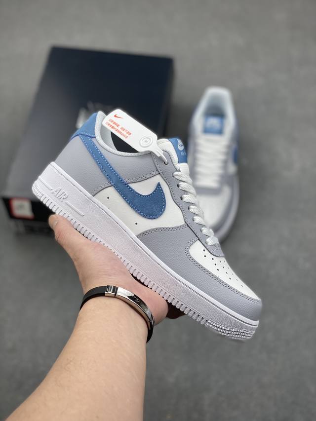 Nike Air Force 1 '07 Low 空军一号含气垫 低帮百搭厚底增高休闲运动板鞋。柔软、弹性十足的缓震性能和出色的中底设计，横跨复古与现代的外型结